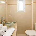 La Petite Yourhosthelper Nyaraló Grimaud