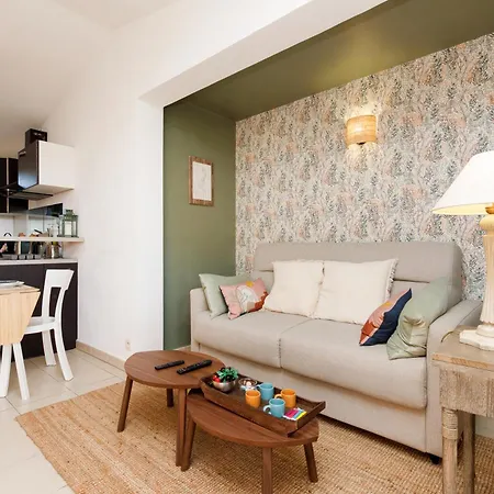 La Petite Yourhosthelper * גרימו