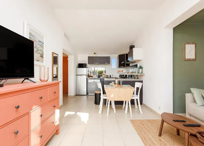 La Petite Yourhosthelper * Grimaud