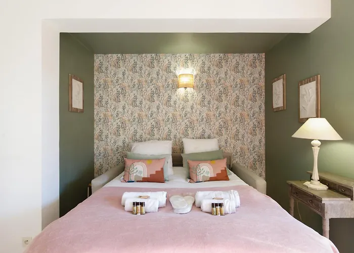 La Petite Yourhosthelper * Grimaud